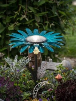 Desert Steel Daisy Solar Light -Nature's Yard Sales Store 8599556 07V tif