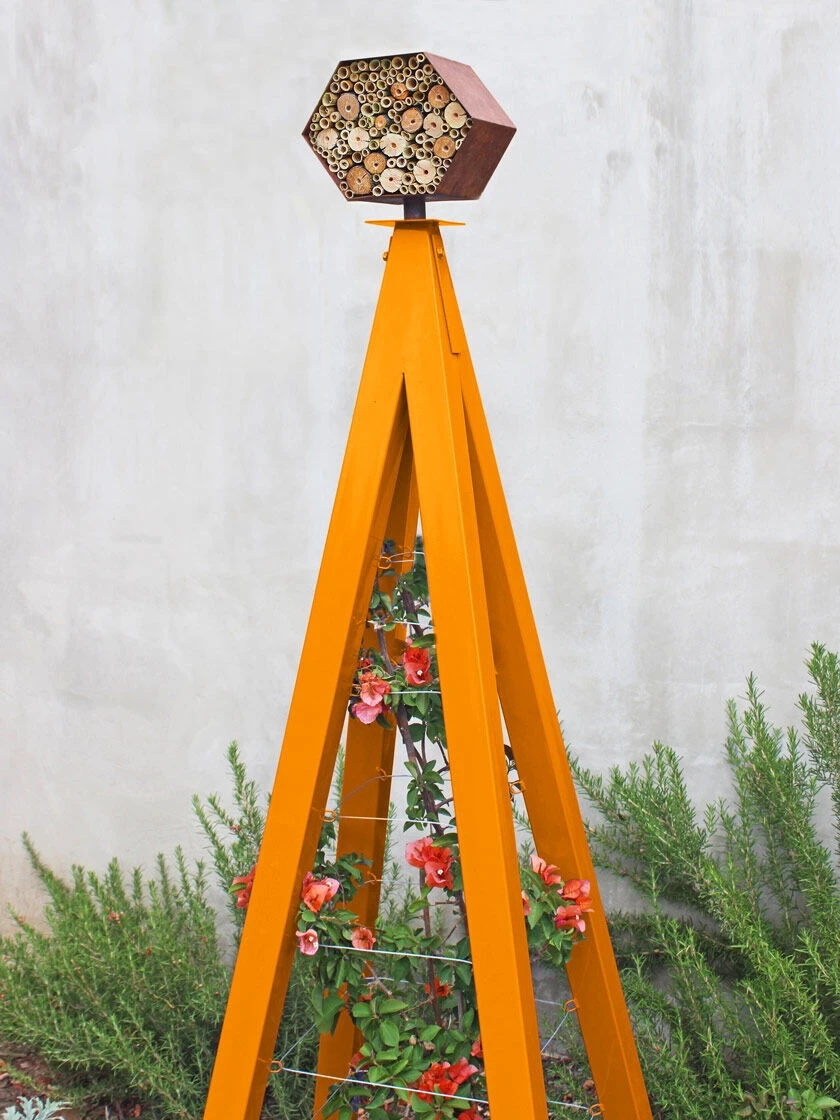 Bee Bungalow + Akoris Garden Tuteur Jr. 4 Bee Bungalow + Akoris Garden Tuteur Jr. - Image 4